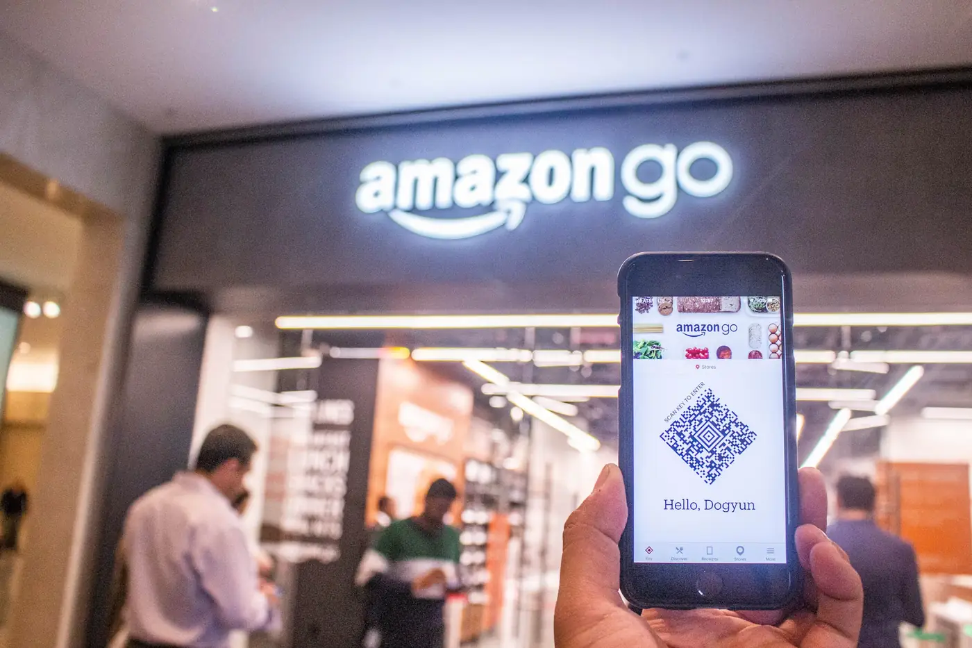 AI in Retail: How Intelligent Agents Create Frictionless Shopping Experiences